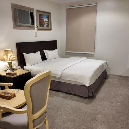 Al Furat Madayin Hotel Рияд Екстериор снимка